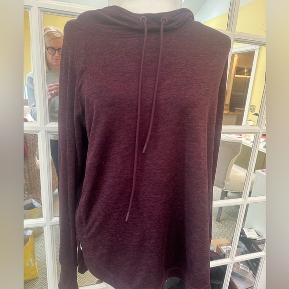 Athleta NWOT Pullover Hooded CYA Top Burgundy/Maroon Hoodie Thumb Holes M - Picture 4 of 11